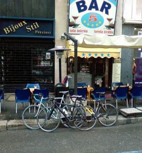 bar5 Colazione di squadra, prima delle fatiche.